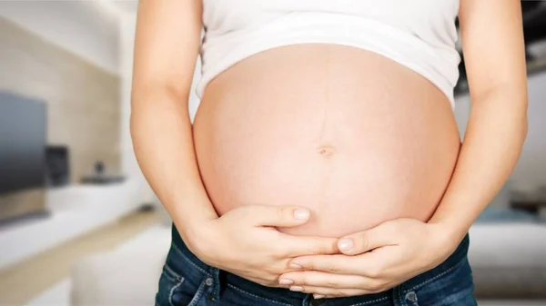 Zwanger Vrouw Houden Haar Buik — Stockfoto