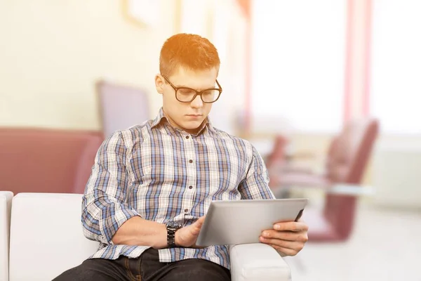 Handsome Man Surfing Tablet Couch — Stock Photo, Image