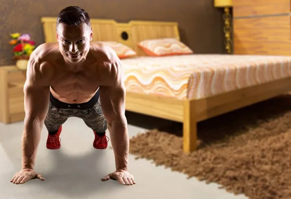 Homem Muscular Fazendo Exercícios Chão — Fotografia de Stock