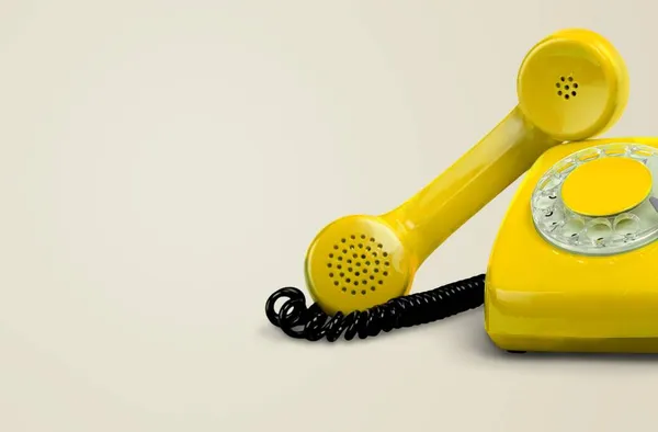 Κίτρινο Παλιό Ρετρό Τηλέφωνο Λευκό Φόντο — Φωτογραφία Αρχείου