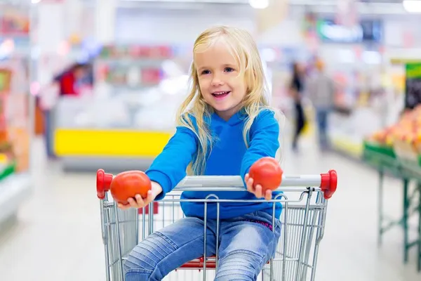 Little Girl Supermarket — Stock Photo, Image