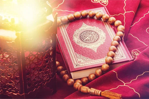 Holy Quran Koran Golden Rosary Closeup Bible Book — Stock Photo, Image