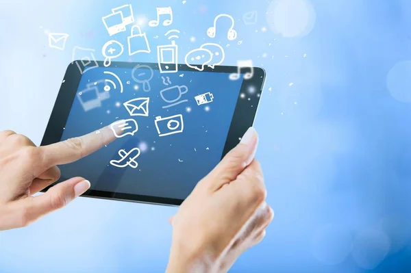 Händer Håller Tablett Dator Med Sociala Medier Inskription Konvertering — Stockfoto