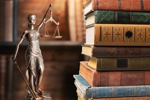 Recht Justitie Concept Met Themis Boeken — Stockfoto