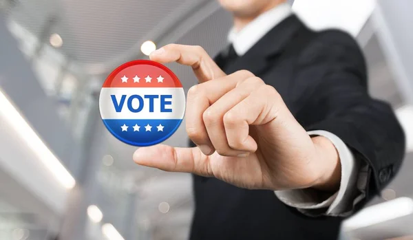 Retrato Homem Moderno Segurando Adesivo Vote — Fotografia de Stock