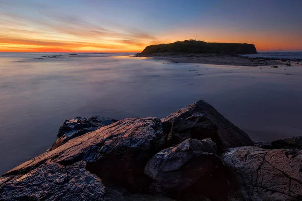 Luz Sobre Rochas Ilha Windang Costa Sul Nsw — Fotografia de Stock