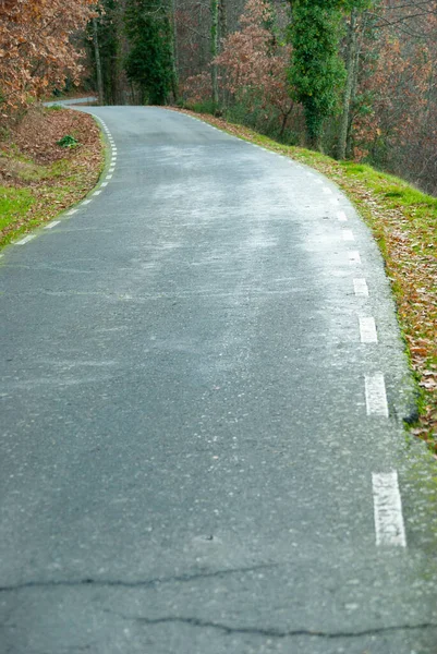 Estrada Montanha Com Pavimento Irregular Outono — Fotografia de Stock