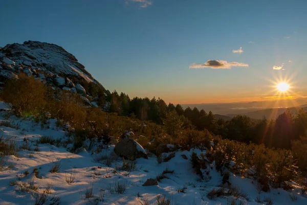 Montaña Muela Garganta Extremadura Con Nieve Atardecer Con Sol —  Fotos de Stock