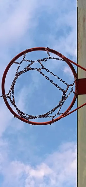 Basketball Basket Net Backboard Vertical Zenith View Blue Sky — Fotografia de Stock