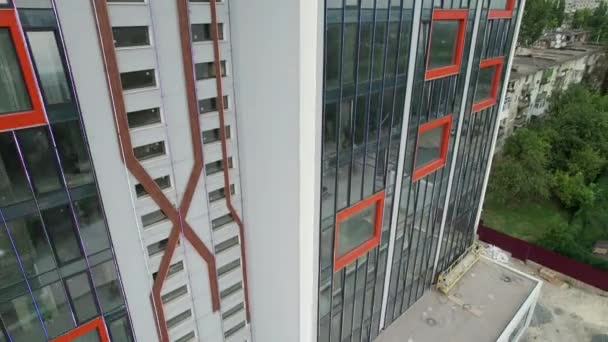 Geniş Pencereli Modern Bir Otel Binasının Dış Görünümü — Stok video