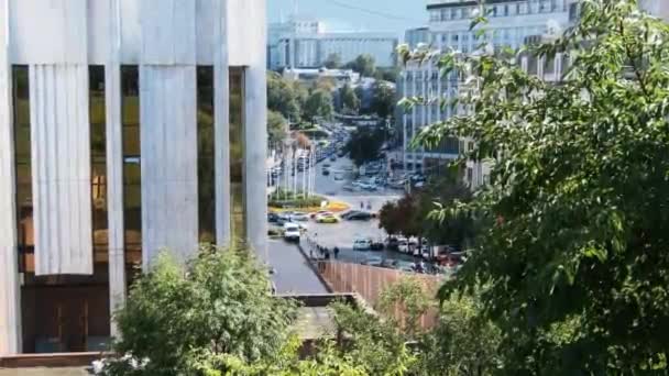 Panoramic View on Metropolis with Skyscrapers and Car Traffic — Stok video