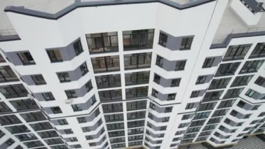 Yeni Çağdaş Çok Katlı Bina, Daireler, Dış Görünümü