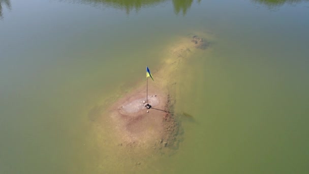 Vista aérea del lago Synevyr en Cárpatos, Ucrania, Europa — Vídeo de stock