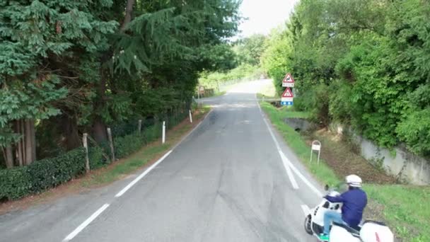 Group of Bikers on Mopeds Ride Along the Italian Road, Aerial View — Vídeo de Stock