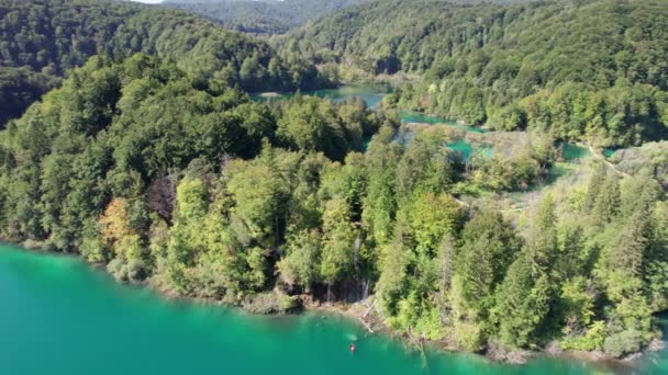 Uitzicht vanuit de lucht op de Plitvicemeren in het Nationaal Park Kroatië, Schone Natuur — Stockvideo