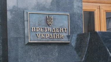 Üzerinde Ukrayna Devlet Başkanı Kyiv 'in yazıtları olan plaket.