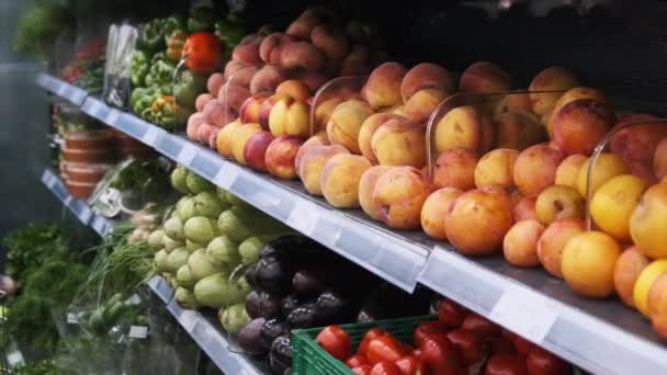 Fresh Fruits and Vegetables on Supermarket Shelves — Αρχείο Βίντεο