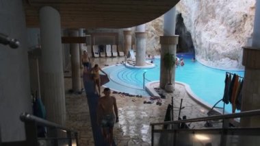 Miskolctapolca 'da Termal Mağara Banyosu, Miskolc, Macaristan' da Doğal Mağara İçi
