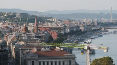Tuna Nehri üzerindeki Budapeşte Şehir Panoraması
