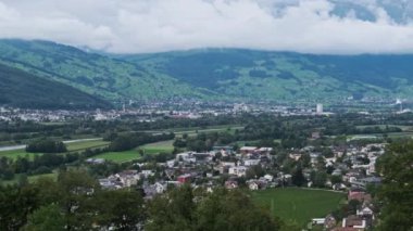 Ren Nehri, Lihtenştayn Alp Dağları 'ndaki Vaduz Vadisi' nin Manzarası