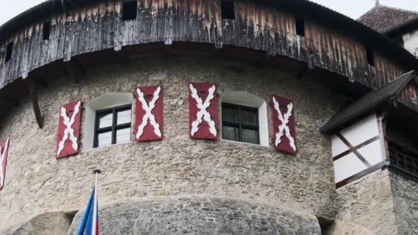 Zamek Vaduz z bliskiego kąta, Liechtenstein — Wideo stockowe