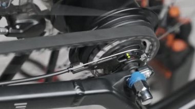 Kemer Sürücüsü Dönen Gezegen İnbotu, Arka Vites Değiştirme Mekanizması