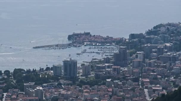 Vue panoramique de la ville de Budva près de la mer Adriatique D'en haut, Monténégro — Video