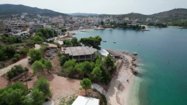 Arnavutluk 'taki Ksamil Adaları' nda Turkuaz Suyu ile Havacılık Manzarası Egzotik Plajı