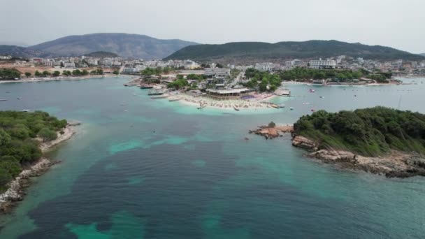 阿尔巴尼亚Ksamil群岛绿松石水域热带海滩的空中景观 — 图库视频影像