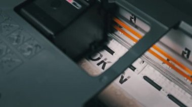Bir Jet Yazıcısı Üzerine Bir Kağıt Belgesi Yazdırma İşlemi, NFT Token Yazdırma