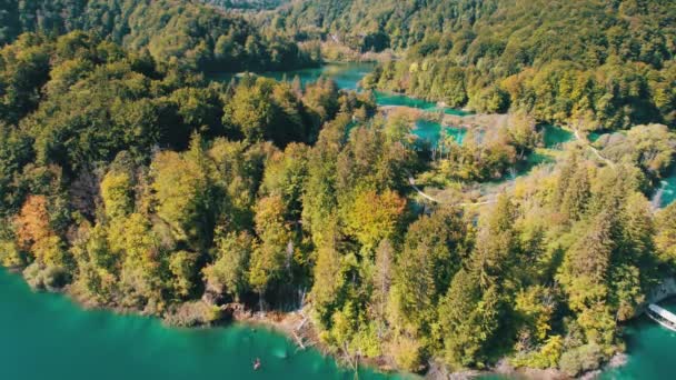 Vista Aérea dos Lagos Plitvice no Parque Nacional da Croácia, Natureza Limpa — Vídeo de Stock