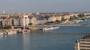 Tuna Nehri üzerindeki Budapeşte Şehir Panoraması