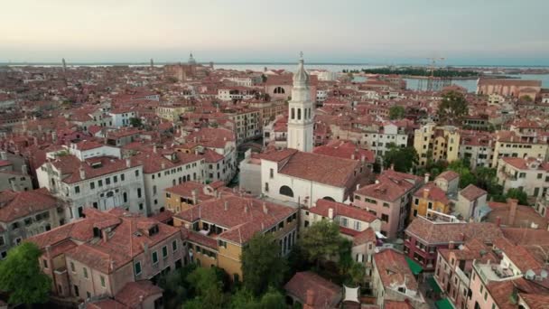 ग्रँड कॅनल, इमारती आणि बोट छप्पर सह व्हेनिस इटली हवाई दृश्य — स्टॉक व्हिडिओ