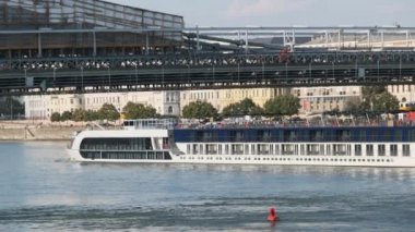 Budapeşte Panoraması, Macaristan 'ın Tuna Nehri üzerindeki Zincir Köprüsü manzarası