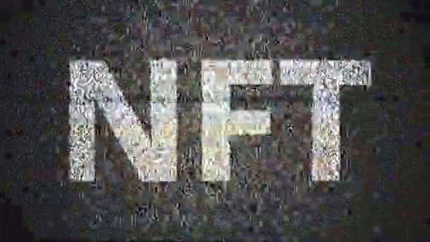 NFT-inscriptie op een monitor scherm in wit statisch wit tv-geluid, geen signaal — Stockvideo