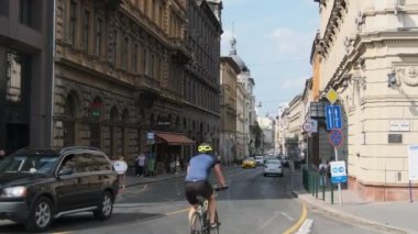Budapeşte, Macaristan 'ın tipik caddeleri, Şehirde Araba Trafiği