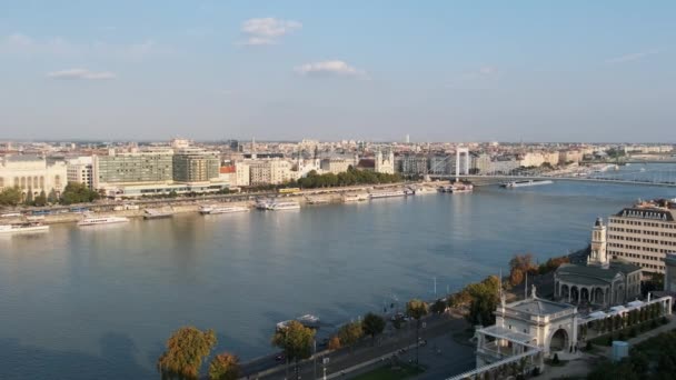 City Panorama van Boedapest aan de Donau — Stockvideo