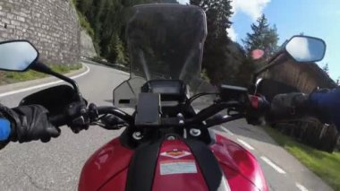 Yeşil Dağ Yolu, İsviçre Alpleri, Moto Trip 'ten Motosikletli POV Motorsikletli Turları