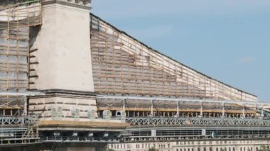 Budapeşte Panoraması, Macaristan 'ın Tuna Nehri üzerindeki Zincir Köprüsü manzarası