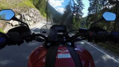 Yeşil Dağ Yolu, İsviçre Alpleri, Moto Trip 'ten Motosikletli POV Motorsikletli Turları