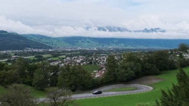 Ren Nehri, Lihtenştayn Alp Dağları 'ndaki Vaduz Vadisi' nin Manzarası