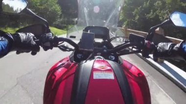 Yeşil Dağ Yolu, İsviçre Alpleri, Moto Trip 'ten Motosikletli POV Motorsikletli Turları
