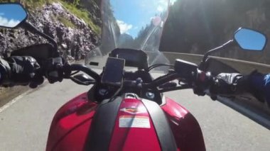 Yeşil Dağ Yolu, İsviçre Alpleri, Moto Trip 'ten Motosikletli POV Motorsikletli Turları