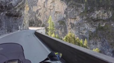 Yeşil Dağ Yolu, İsviçre Alpleri, Moto Trip 'ten Motosikletli POV Motorsikletli Turları