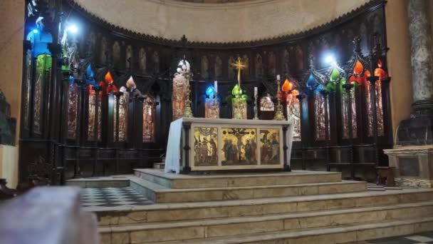 Anglikan Katedrali 'nin içindeki antik sunak İsa Kilisesi, Köle Pazarı Zanzibar — Stok video