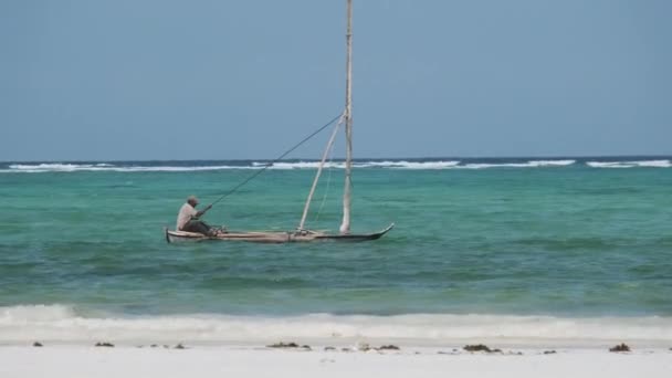 African Fisherman on an Old Dry Wooden Boat Sail in Ocean at High Tide, Zanzibar — Stock Video
