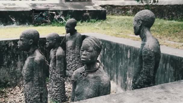Historiskt monument över slavar i Stone Town, Zanzibar Island, Tanzania, Afrika — Stockvideo
