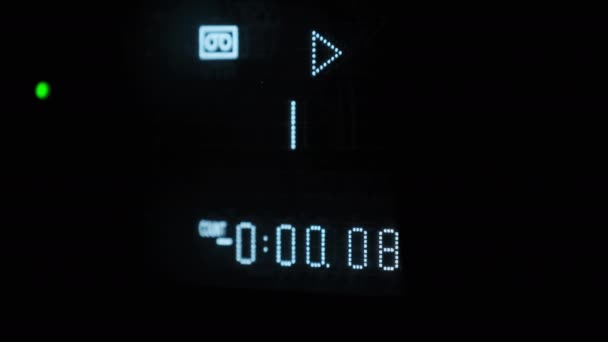 Contador digital eletrônico no VCR contando o tempo, indicador conduzido retro — Vídeo de Stock