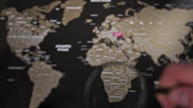 Loupe Büyüteci Altında Dünya Haritasında Ukrayna, Dünya çapında Savaşa Dikkat