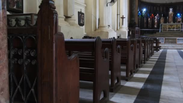 Cathédrale anglicane Christ Church avec banc de prière en bois et autel, Zanzibar — Video